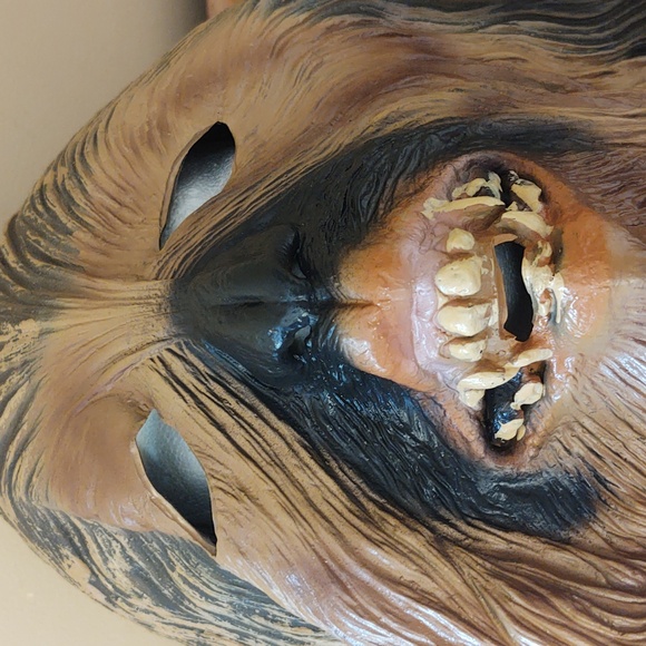 2010 Lucasfilms Chewbacca Rubber Mask & Hands - Picture 2 of 7